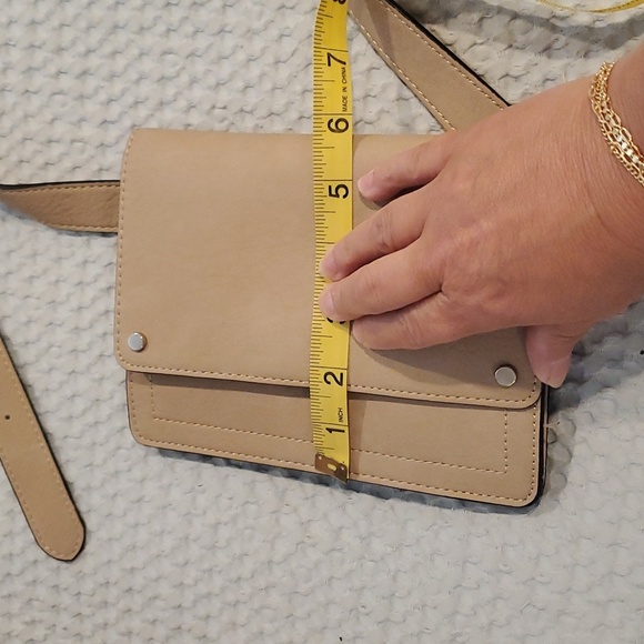 NWT Express Tan Waist Fanny Pack  Bag / Vegan Leather (#13) - Picture 8 of 8